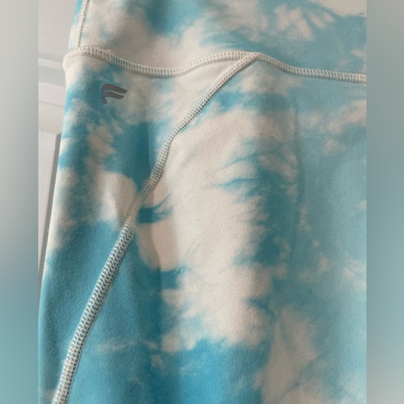 Fabletics Power Hold Crop Leggings AND Mila Bra Cloud Print Set - Picture 4 of 6